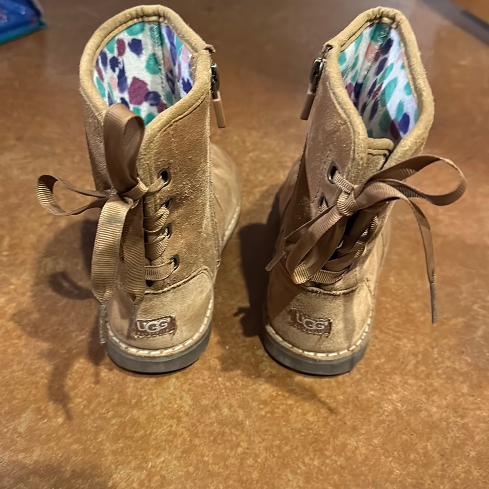 Little girl Uggs size 12